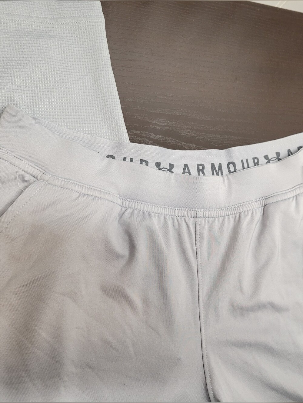 NWT Under Armour HeatGear Women's Small Gray Graphic Crop Pants Leggings 1329469